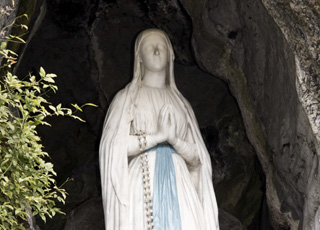 Les miracles de Lourdes sont-ils explicables par la science ? 
